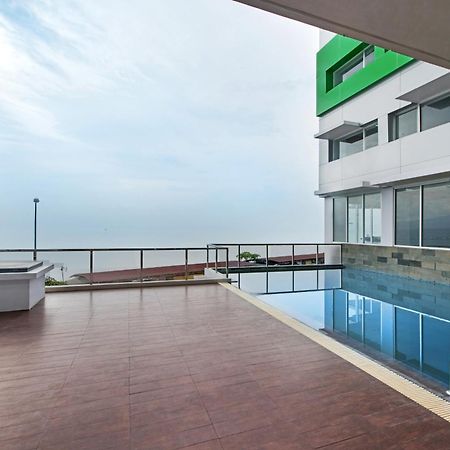Whiz Prime Hotel Megamas Manado Ngoại thất bức ảnh