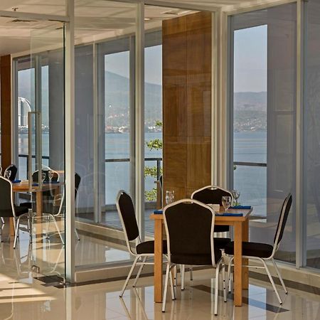 Whiz Prime Hotel Megamas Manado Ngoại thất bức ảnh