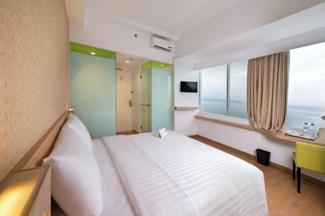 Whiz Prime Hotel Megamas Manado Ngoại thất bức ảnh