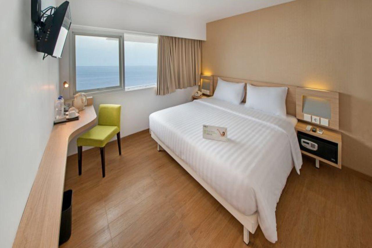 Whiz Prime Hotel Megamas Manado Ngoại thất bức ảnh