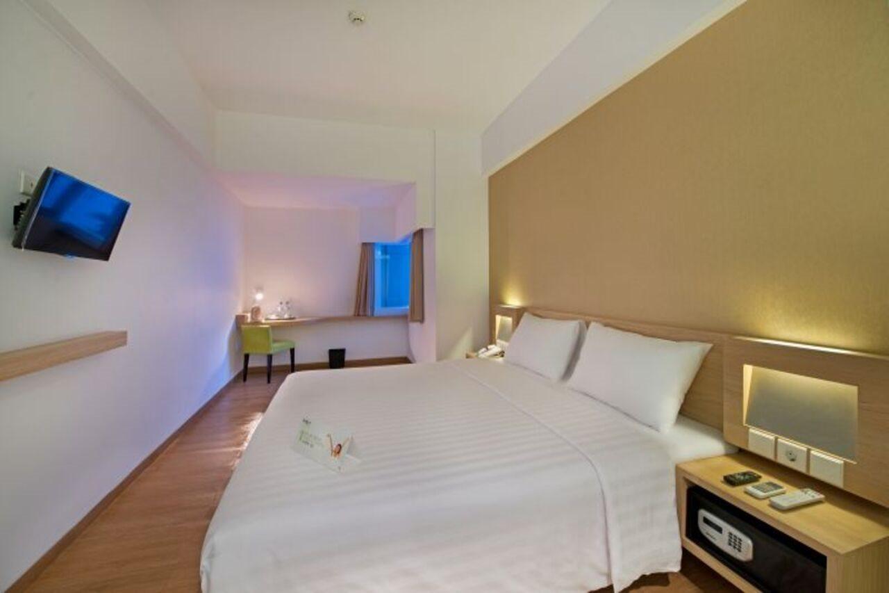 Whiz Prime Hotel Megamas Manado Ngoại thất bức ảnh