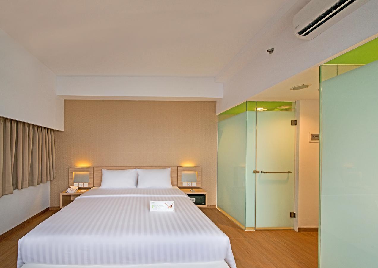 Whiz Prime Hotel Megamas Manado Ngoại thất bức ảnh