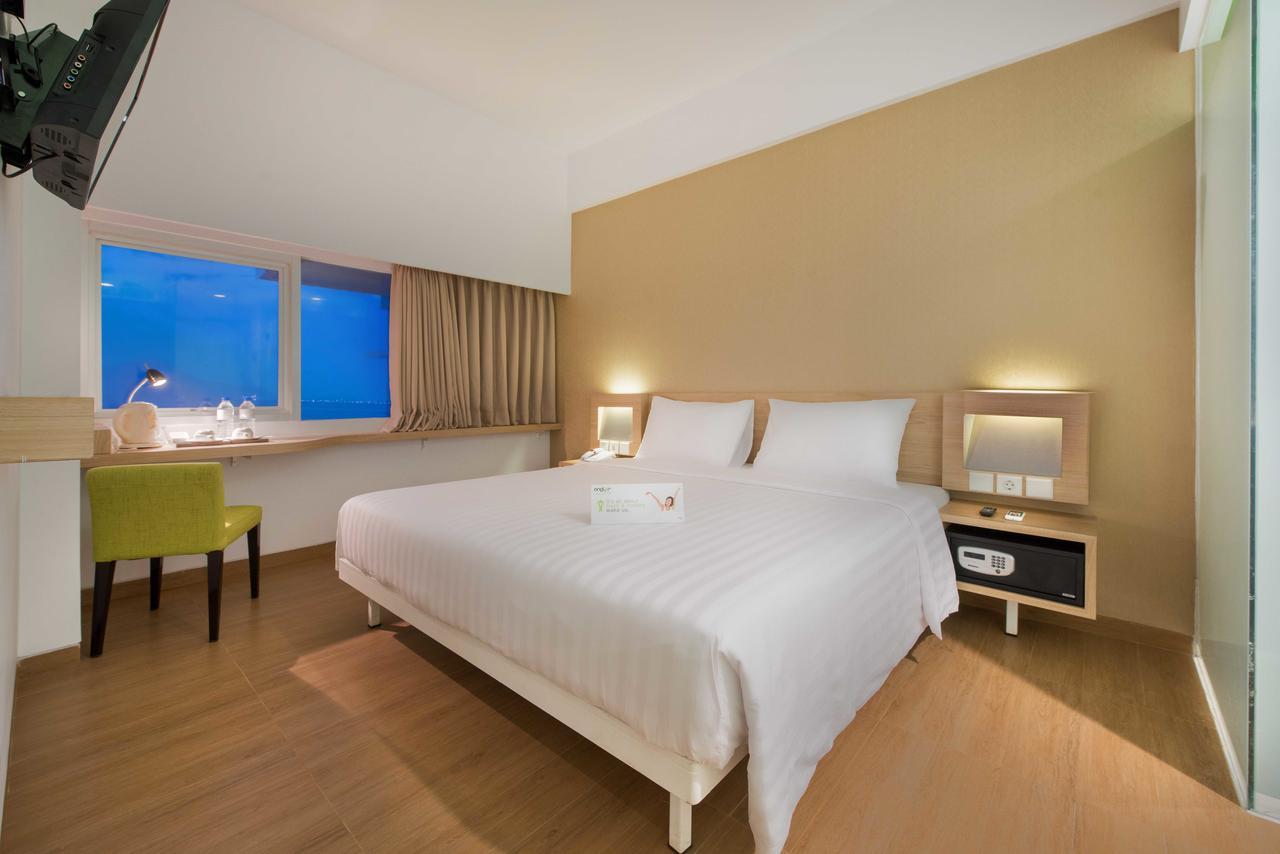 Whiz Prime Hotel Megamas Manado Ngoại thất bức ảnh