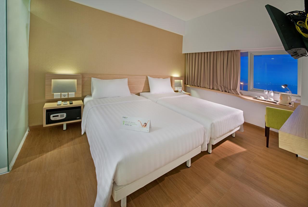 Whiz Prime Hotel Megamas Manado Ngoại thất bức ảnh