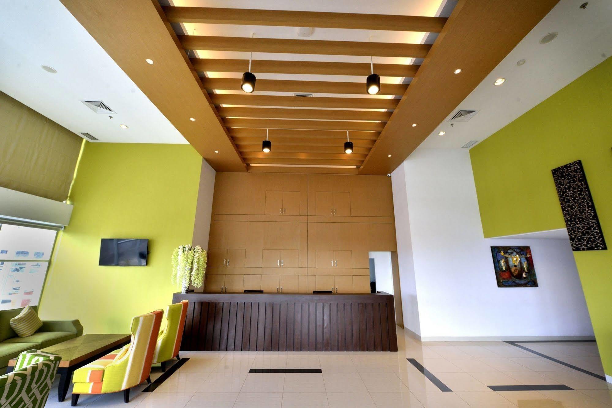 Whiz Prime Hotel Megamas Manado Ngoại thất bức ảnh