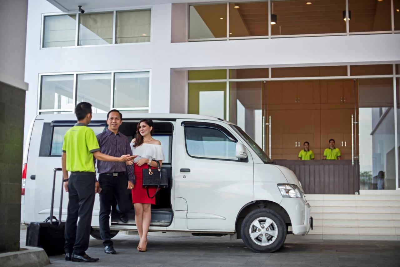Whiz Prime Hotel Megamas Manado Ngoại thất bức ảnh