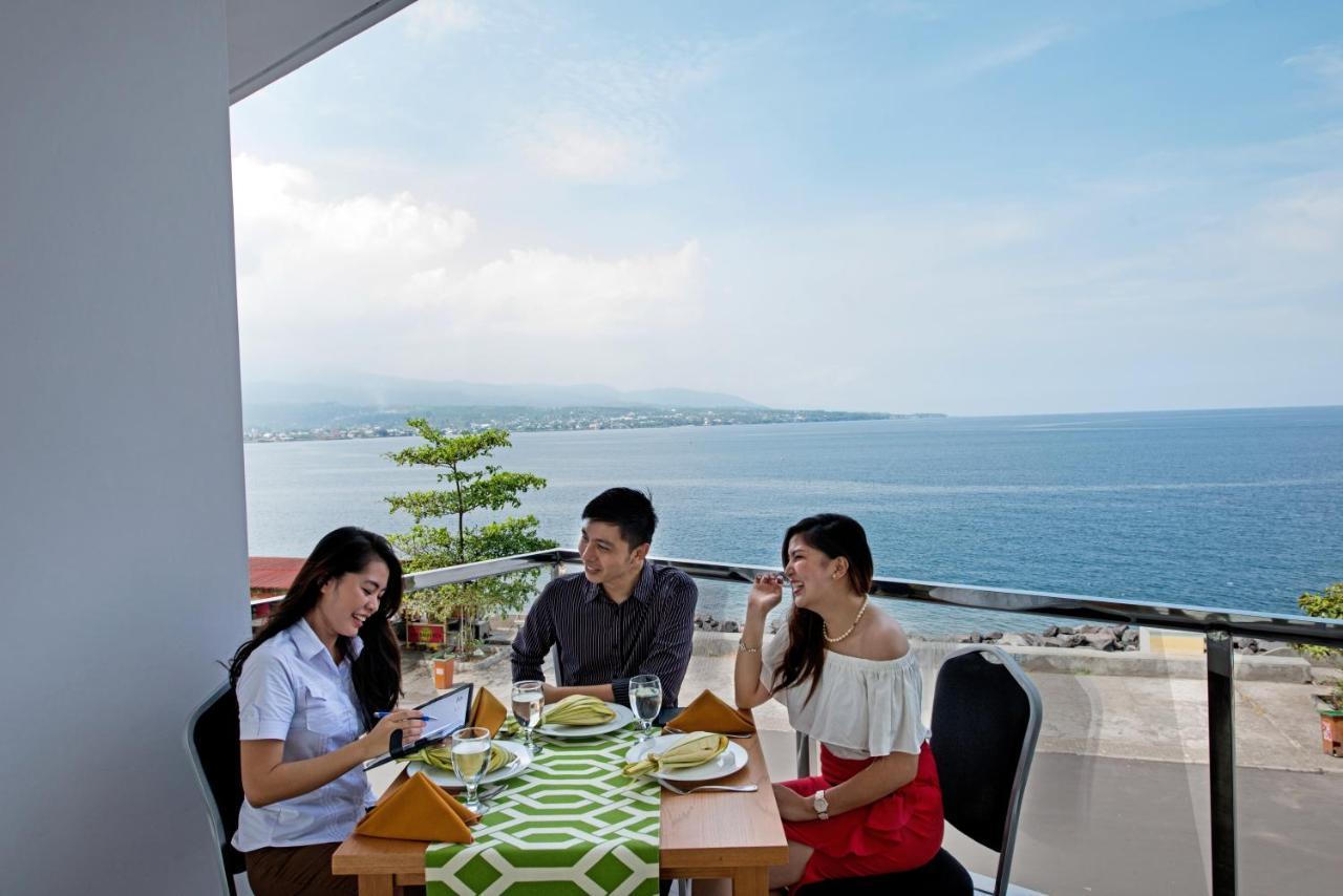 Whiz Prime Hotel Megamas Manado Ngoại thất bức ảnh