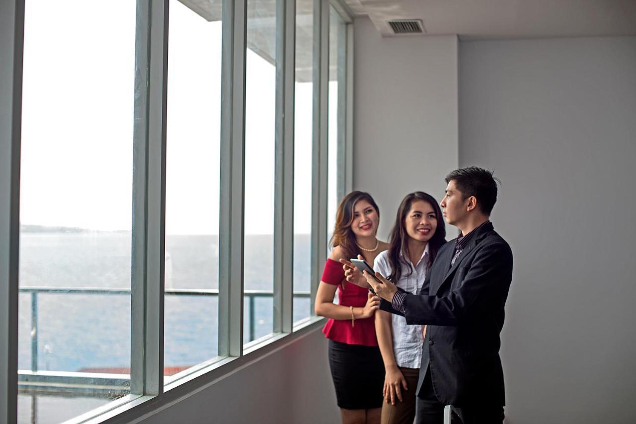 Whiz Prime Hotel Megamas Manado Ngoại thất bức ảnh