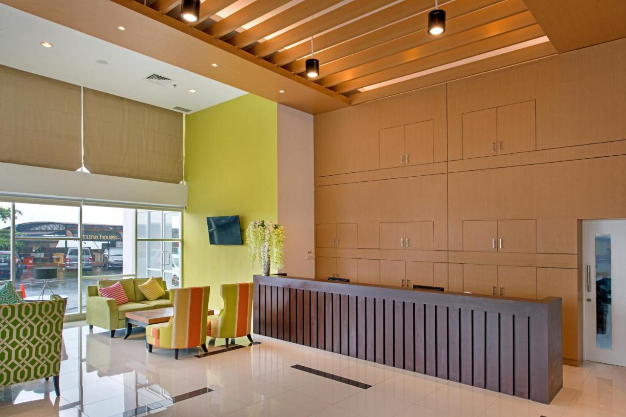 Whiz Prime Hotel Megamas Manado Ngoại thất bức ảnh